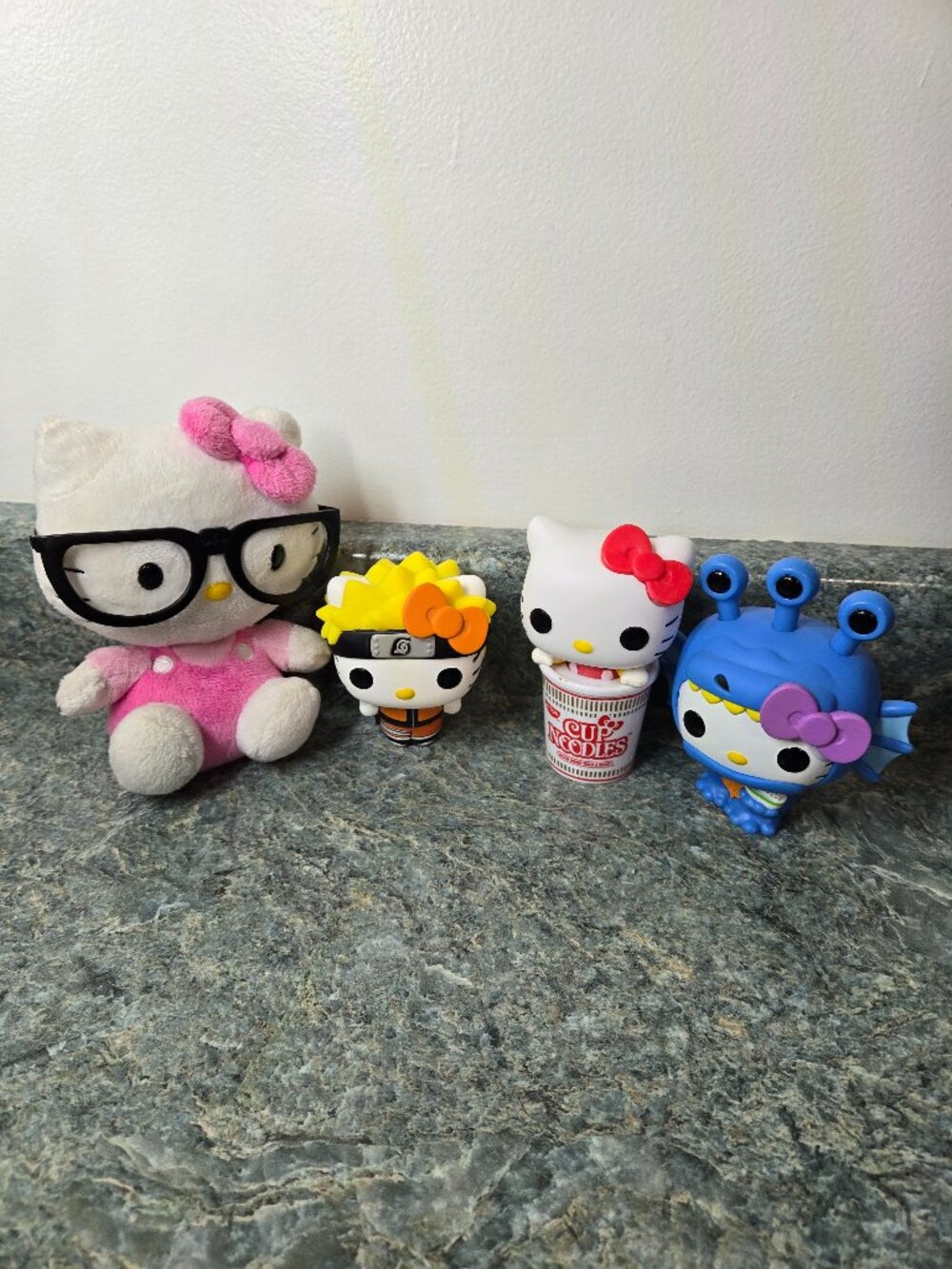 Hello Kitty Lot of 4-Hello Kitty Naruto, Cup of Noodles, Sea and 6" plush